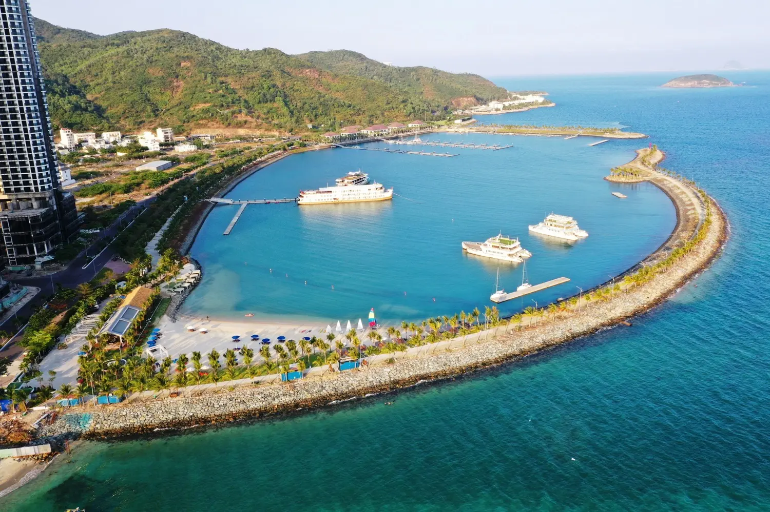 Bến du thuyền Ana Marina