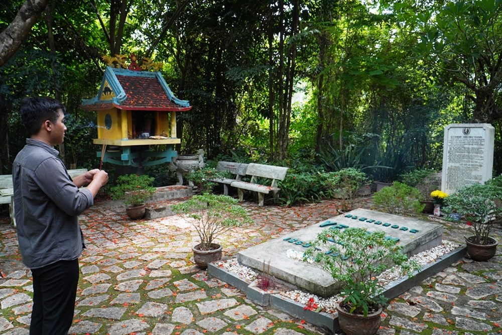 Khu mộ bác sĩ Yersin (Suối Dầu)